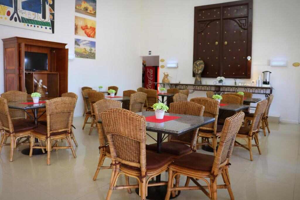 Coffee and dining area at Zar Los Mochis